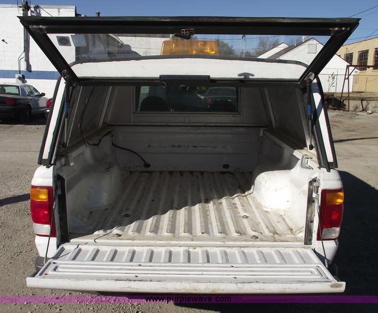 image for item 5543 1998 Ford Ranger extended cab pickup truck with topper