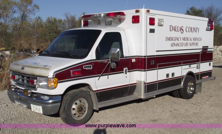 image for item 5999 1998 Ford E350 Super Duty ambulance