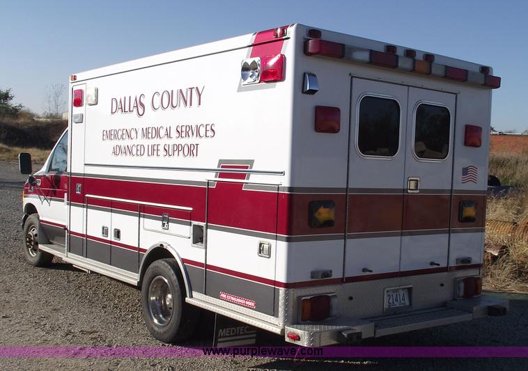 image for item 5999 1998 Ford E350 Super Duty ambulance