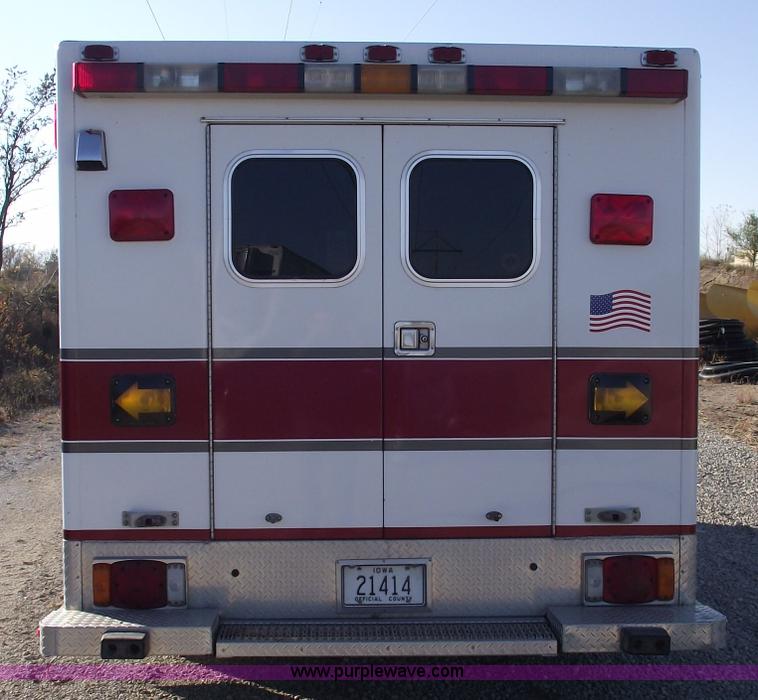 image for item 5999 1998 Ford E350 Super Duty ambulance