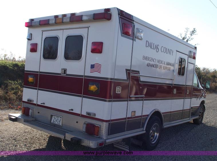 image for item 5999 1998 Ford E350 Super Duty ambulance
