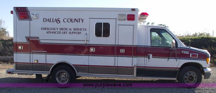 image for item 5999 1998 Ford E350 Super Duty ambulance