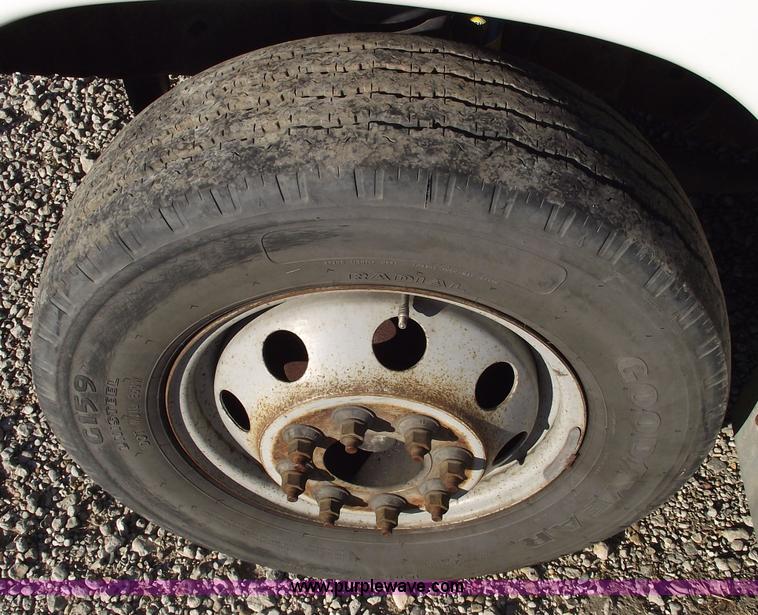 image for item 5999 1998 Ford E350 Super Duty ambulance