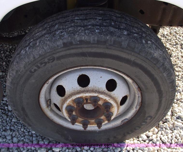 image for item 5999 1998 Ford E350 Super Duty ambulance