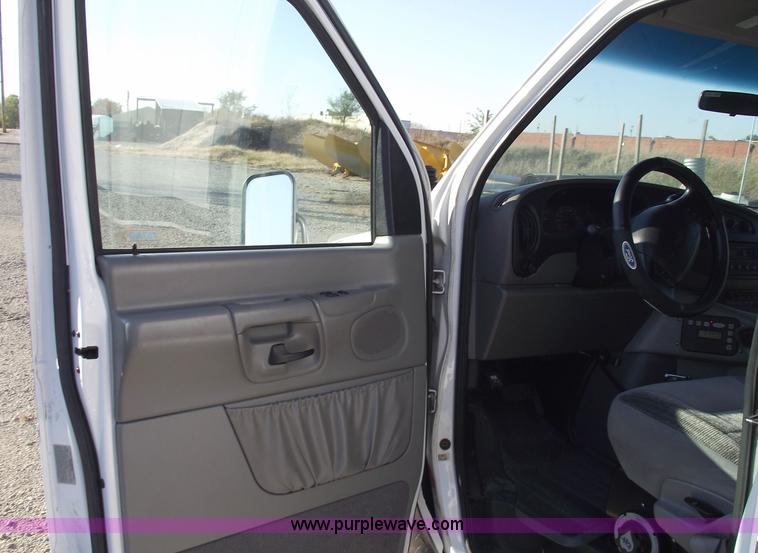 image for item 5999 1998 Ford E350 Super Duty ambulance