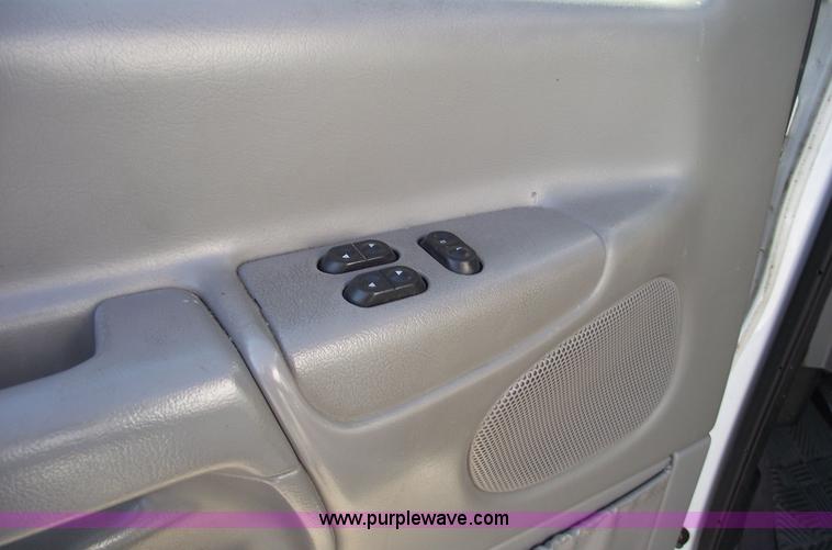 image for item 5999 1998 Ford E350 Super Duty ambulance