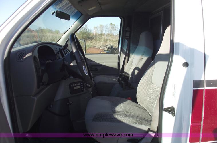 image for item 5999 1998 Ford E350 Super Duty ambulance