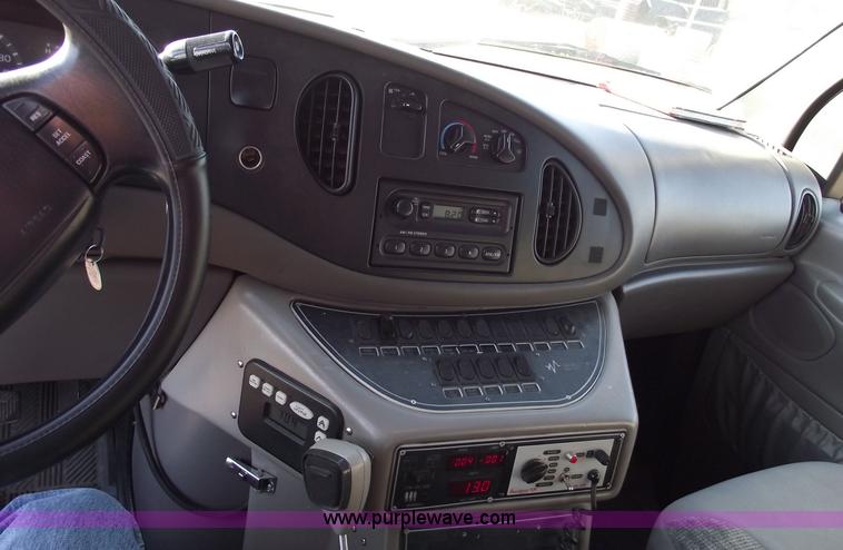 image for item 5999 1998 Ford E350 Super Duty ambulance