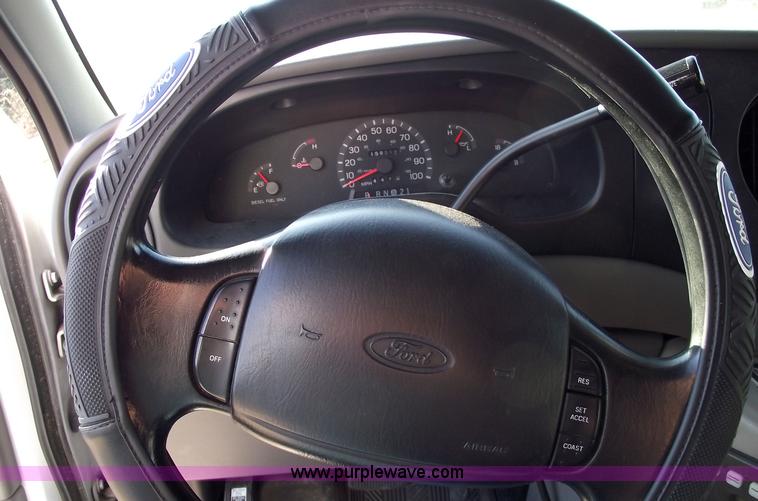 image for item 5999 1998 Ford E350 Super Duty ambulance