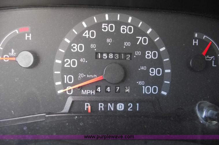 image for item 5999 1998 Ford E350 Super Duty ambulance