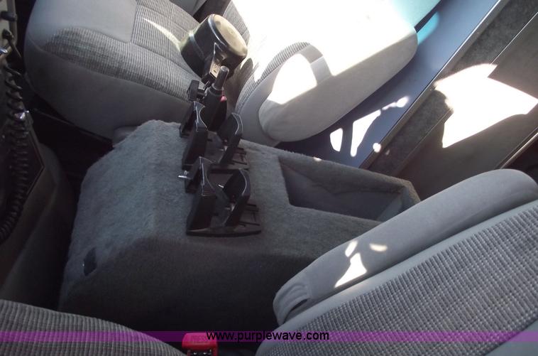 image for item 5999 1998 Ford E350 Super Duty ambulance