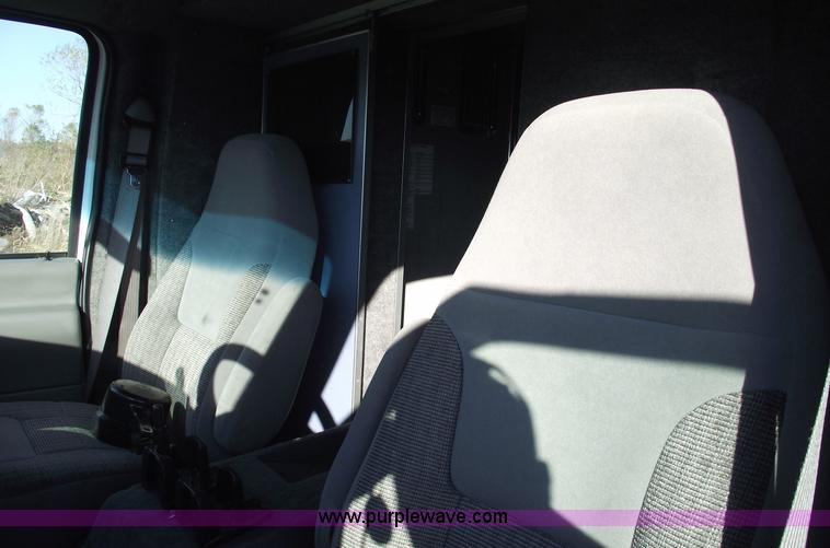 image for item 5999 1998 Ford E350 Super Duty ambulance