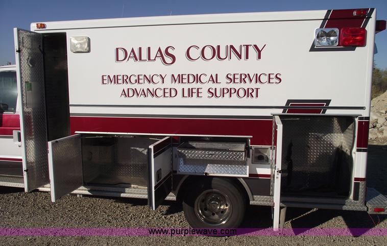 image for item 5999 1998 Ford E350 Super Duty ambulance