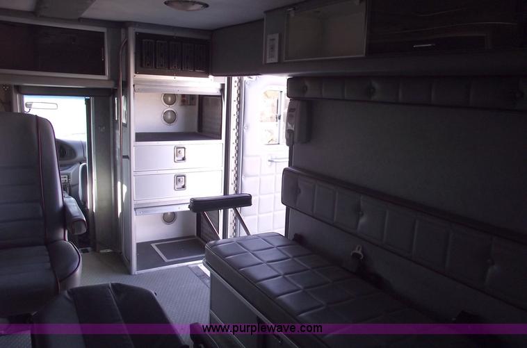 image for item 5999 1998 Ford E350 Super Duty ambulance