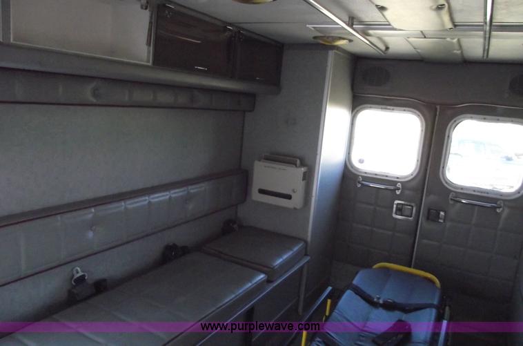 image for item 5999 1998 Ford E350 Super Duty ambulance