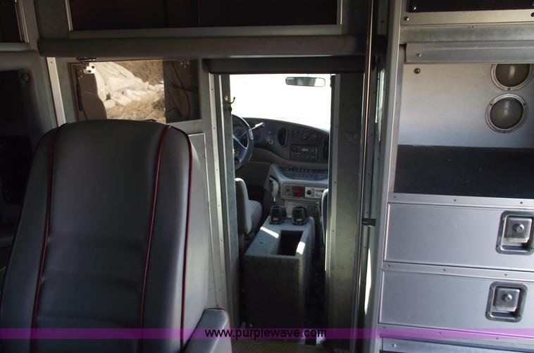 image for item 5999 1998 Ford E350 Super Duty ambulance