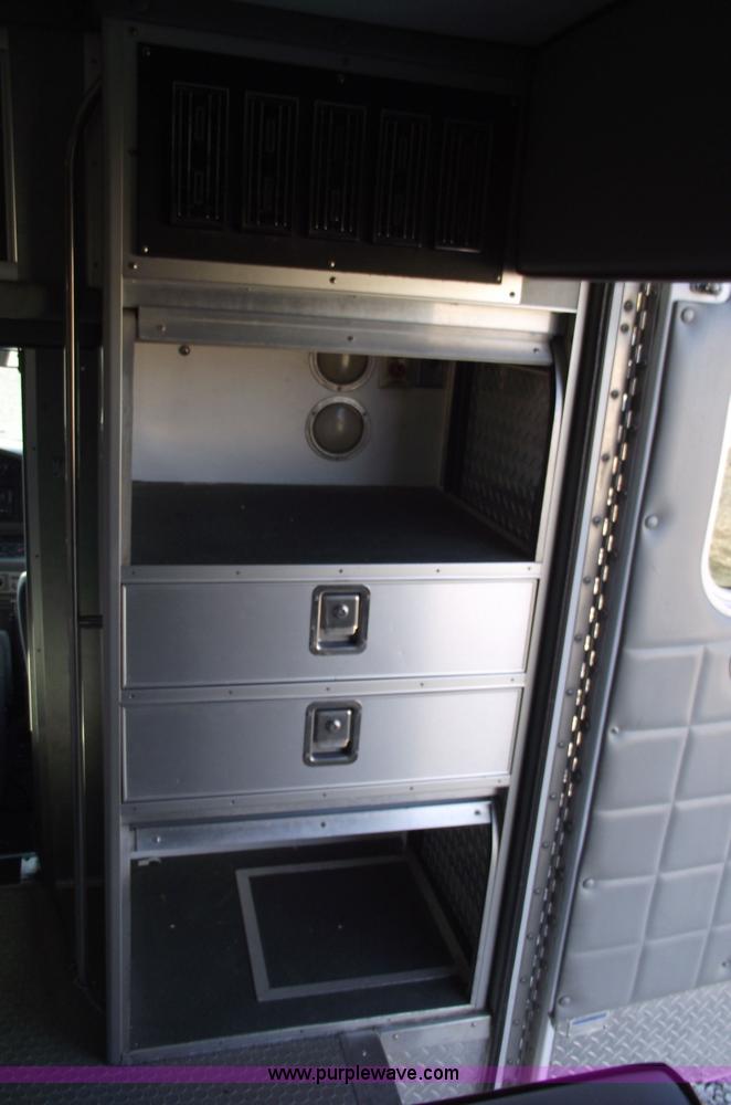 image for item 5999 1998 Ford E350 Super Duty ambulance
