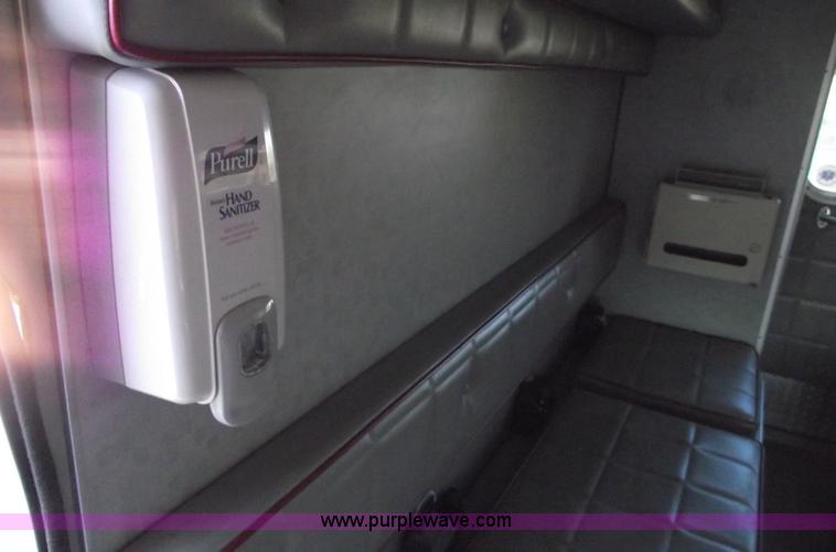 image for item 5999 1998 Ford E350 Super Duty ambulance