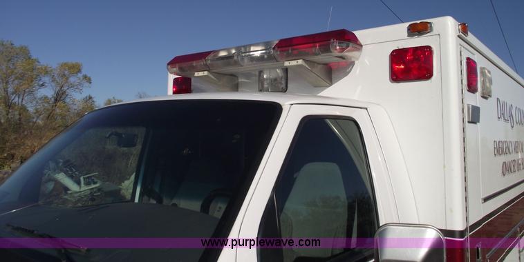 image for item 5999 1998 Ford E350 Super Duty ambulance