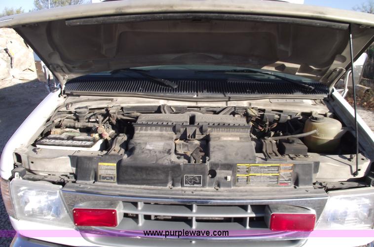 image for item 5999 1998 Ford E350 Super Duty ambulance