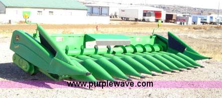 image for item 1200 2002 John Deere 1290 corn head