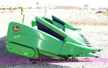 image for item 1200 2002 John Deere 1290 corn head