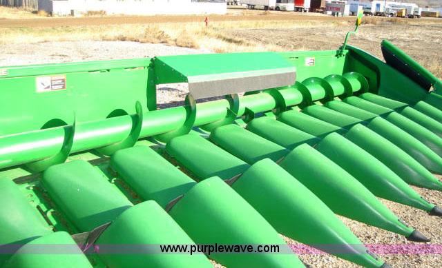 image for item 1200 2002 John Deere 1290 corn head
