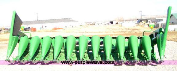 image for item 1200 2002 John Deere 1290 corn head