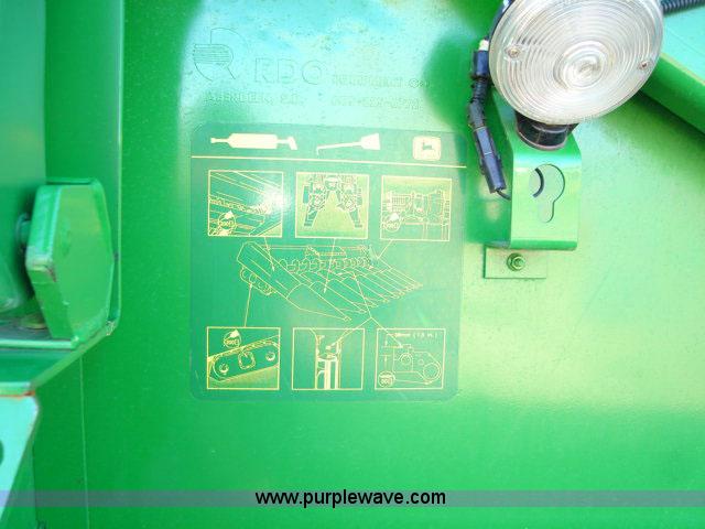 image for item 1200 2002 John Deere 1290 corn head