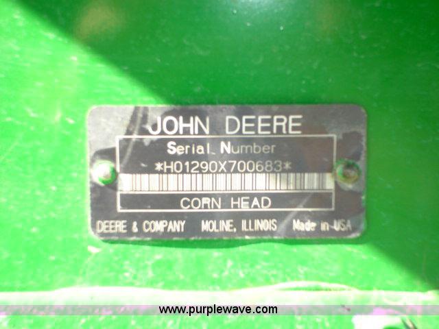 image for item 1200 2002 John Deere 1290 corn head