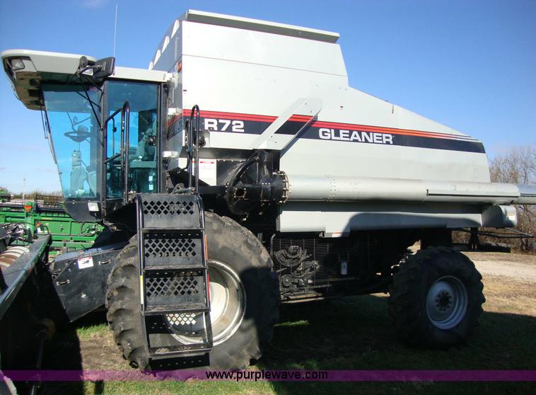 image for item 1500 2001 Gleaner R72 RWA combine