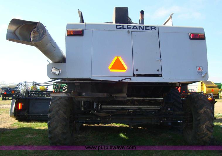 image for item 1500 2001 Gleaner R72 RWA combine