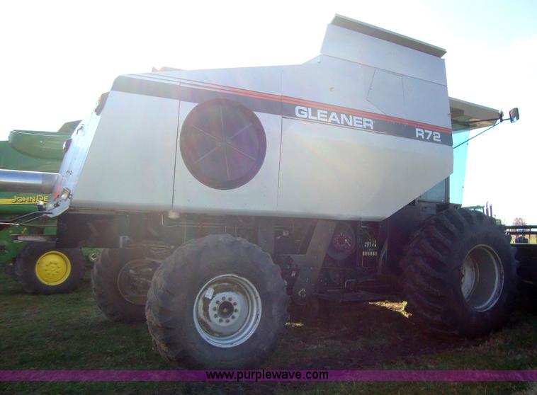 image for item 1500 2001 Gleaner R72 RWA combine