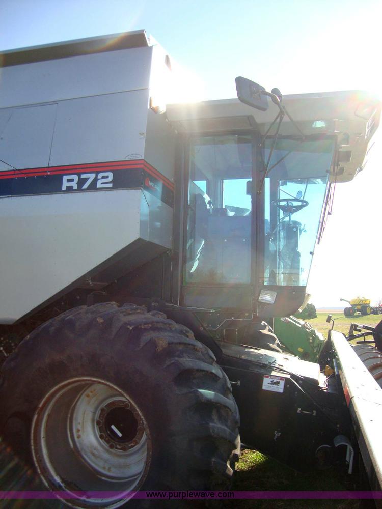 image for item 1500 2001 Gleaner R72 RWA combine