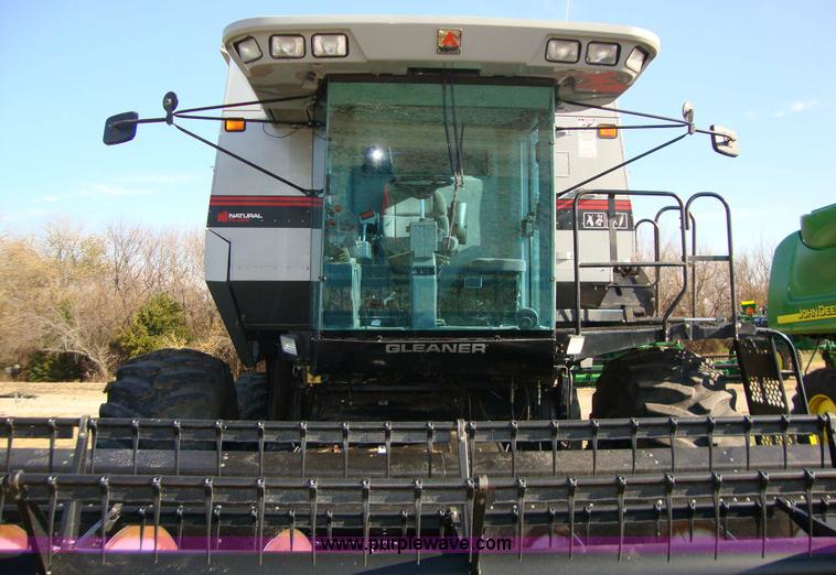 image for item 1500 2001 Gleaner R72 RWA combine