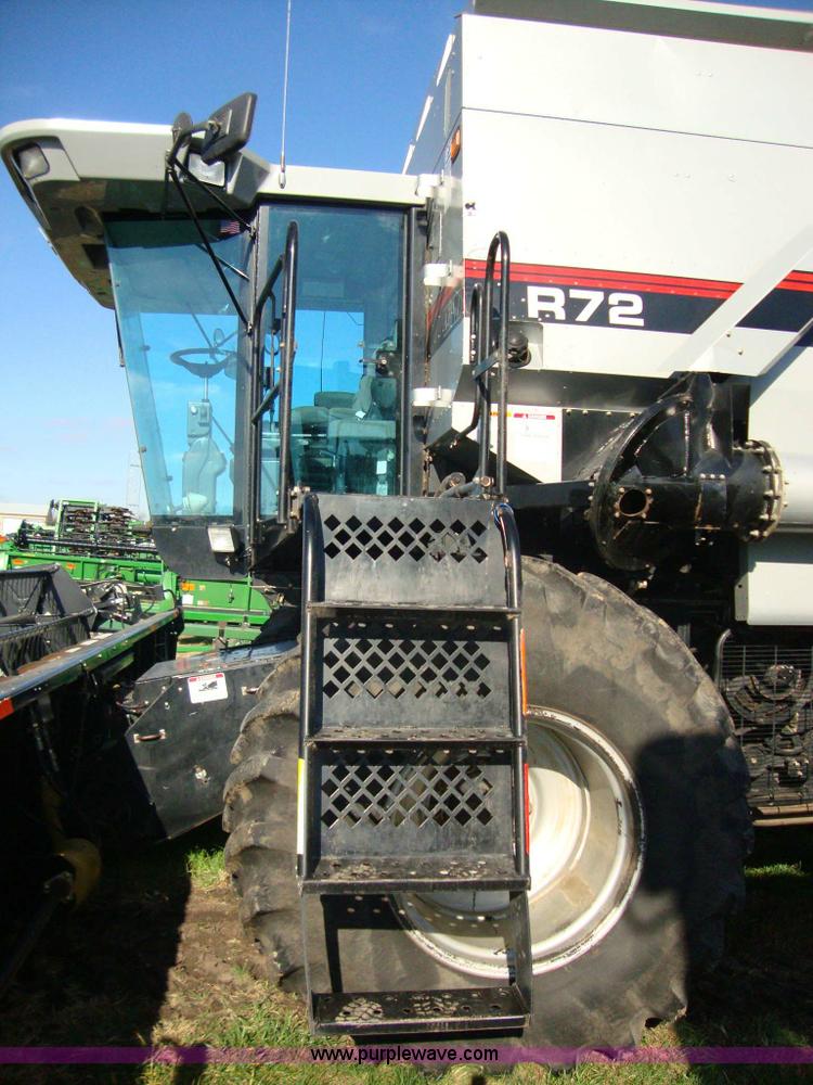 image for item 1500 2001 Gleaner R72 RWA combine