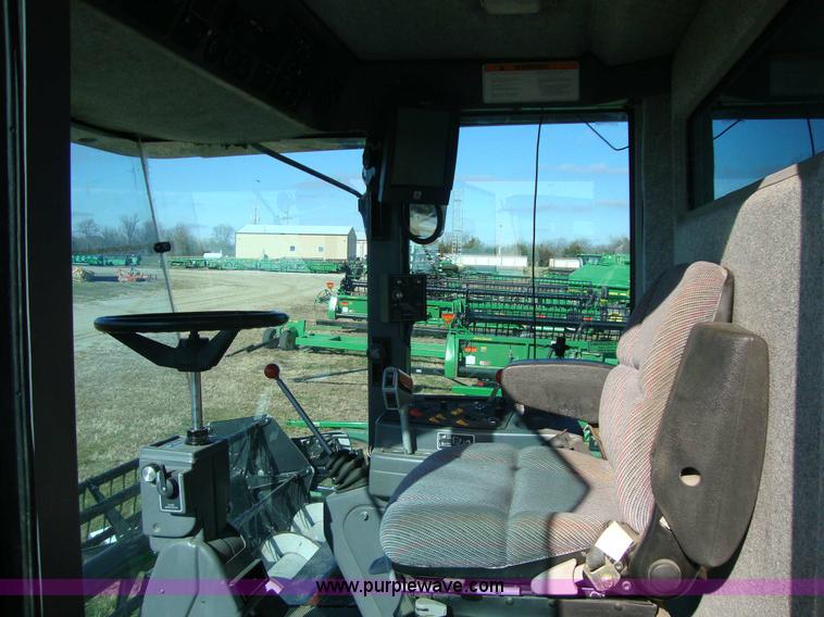 image for item 1500 2001 Gleaner R72 RWA combine