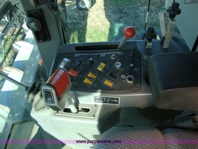 image for item 1500 2001 Gleaner R72 RWA combine