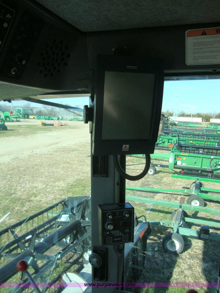 image for item 1500 2001 Gleaner R72 RWA combine