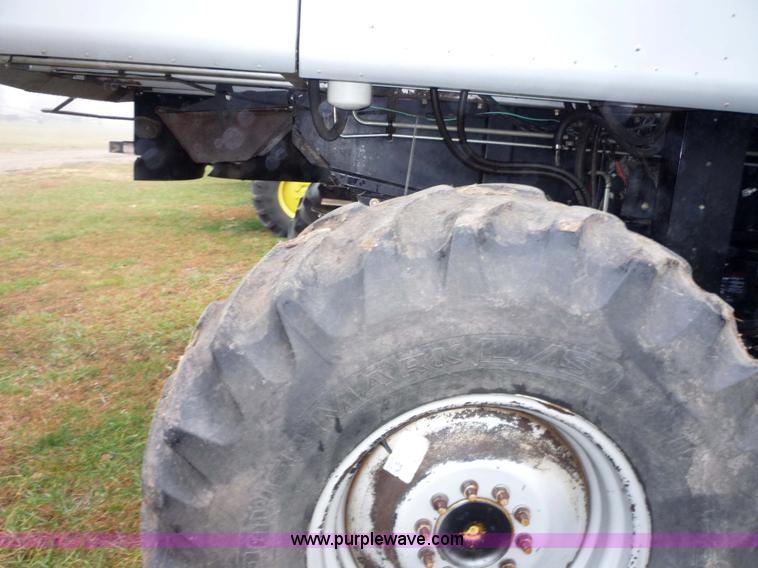 image for item 1500 2001 Gleaner R72 RWA combine