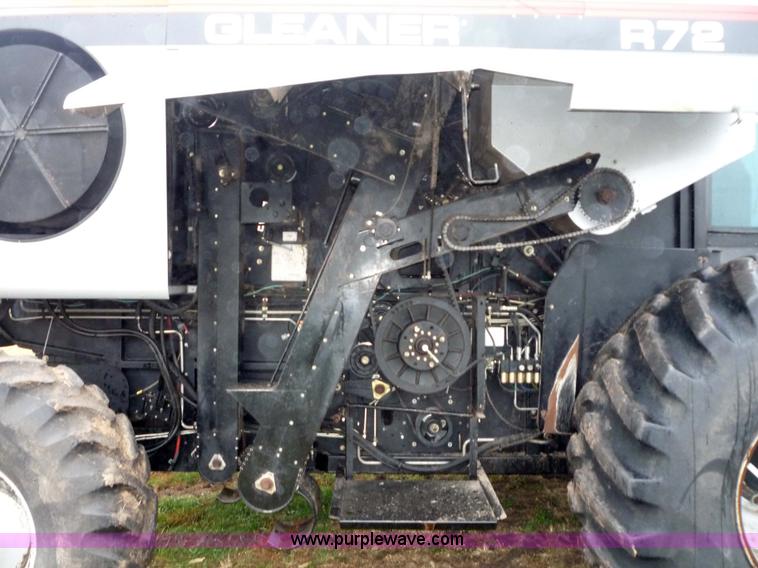 image for item 1500 2001 Gleaner R72 RWA combine