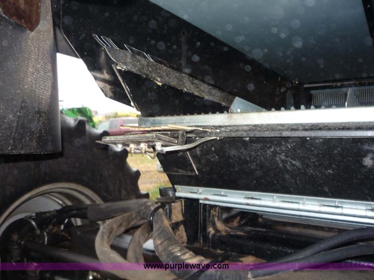 image for item 1500 2001 Gleaner R72 RWA combine