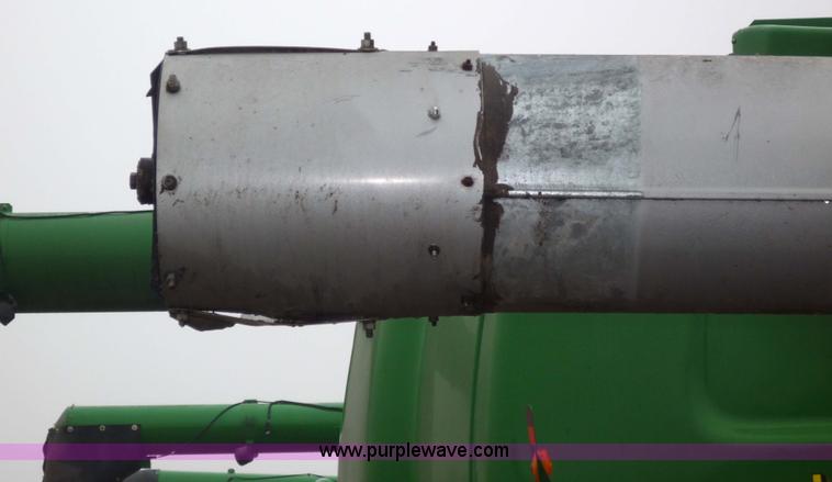 image for item 1500 2001 Gleaner R72 RWA combine