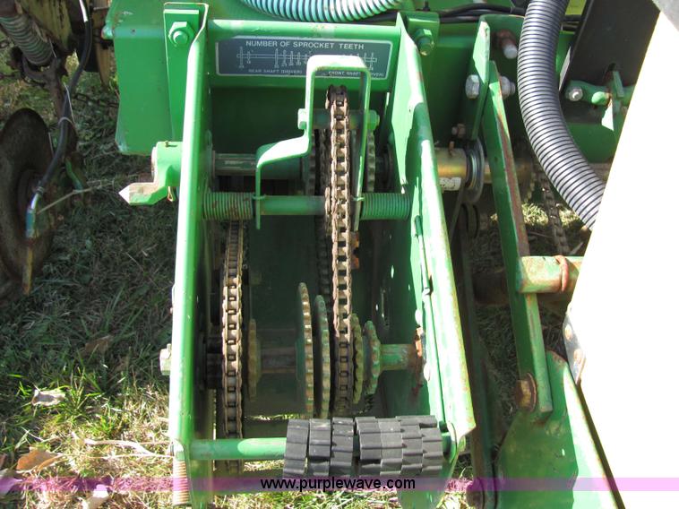 image for item 2326 1988 John Deere 7200 planter