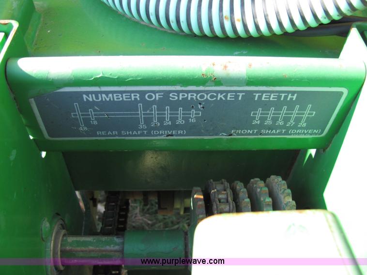 image for item 2326 1988 John Deere 7200 planter