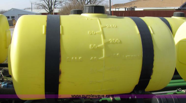 image for item 2326 1988 John Deere 7200 planter