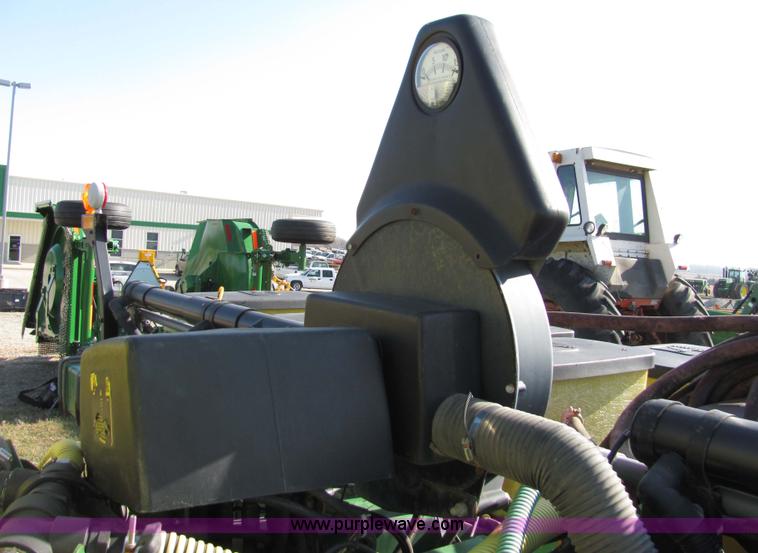 image for item 2326 1988 John Deere 7200 planter