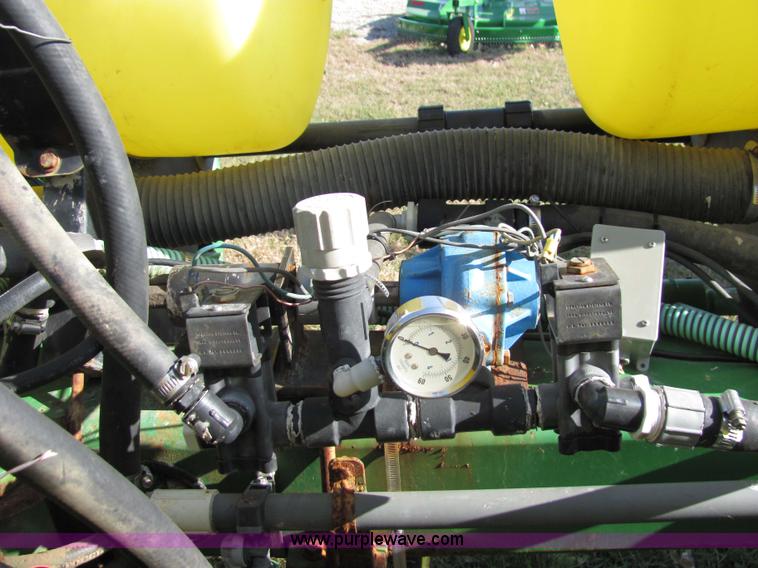 image for item 2326 1988 John Deere 7200 planter
