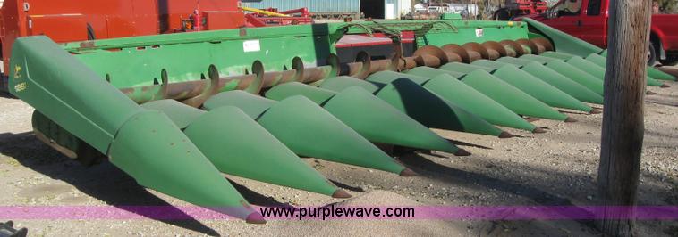 image for item 3102 1998 John Deere 1293 corn head