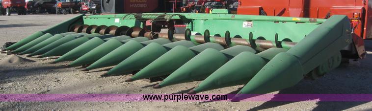 image for item 3102 1998 John Deere 1293 corn head